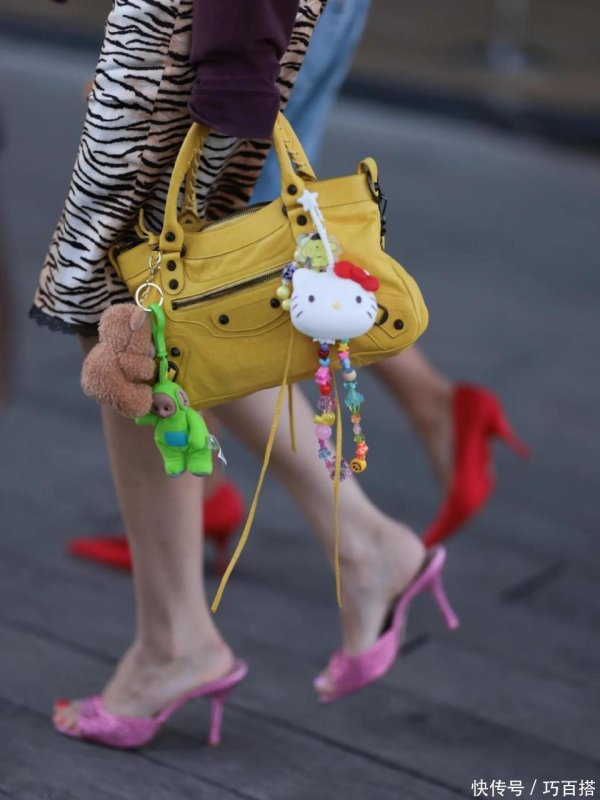 顶级配资 女人过了50岁这些配饰千万别碰，廉价俗气还没气质，贼掉档次