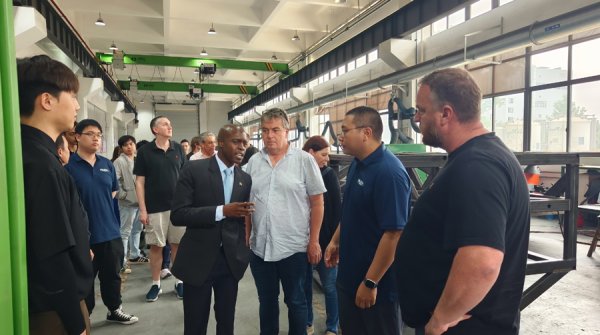 策略操盘 欧洲买家2天逛6家中国工厂，逢人就递图纸问“这能造吗”，得到回答都是……