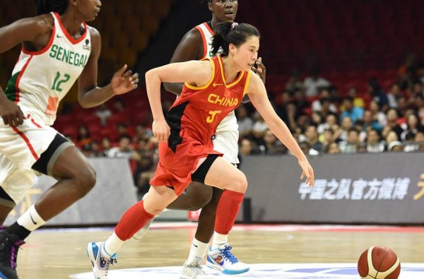 长宏策略 中国女篮VS澳大利亚全力出击！张子宇猛攻内线，宫鲁鸣强调防守